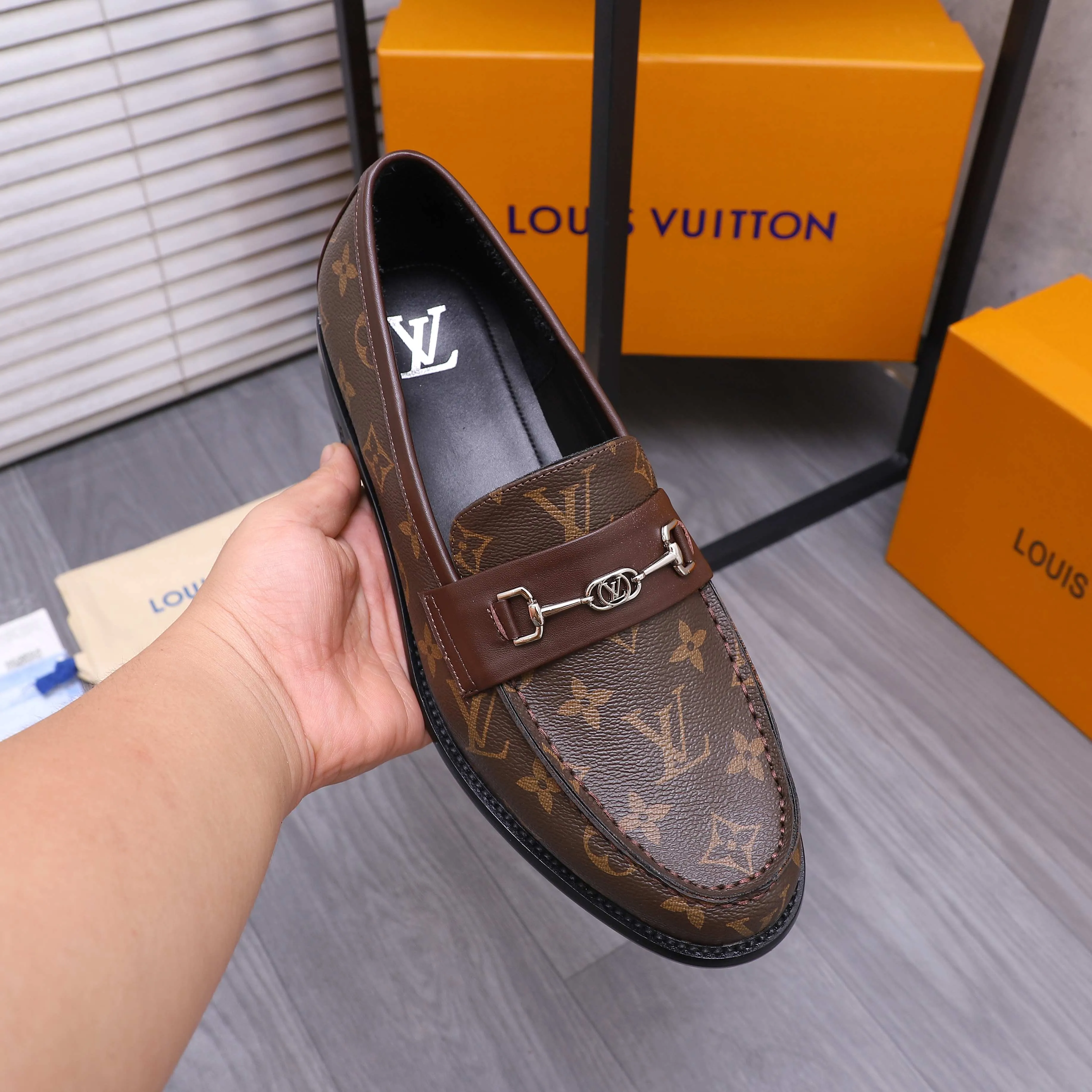 Men's shoes 💰660 Product trademark: LV [Louis Vuitton] business casual slip-on leather shoes, regular size. Size: 39-44 (38.45 custom-made, non-returnable) Product materials: Selected classic printed upper, cowhide lining, original outsole